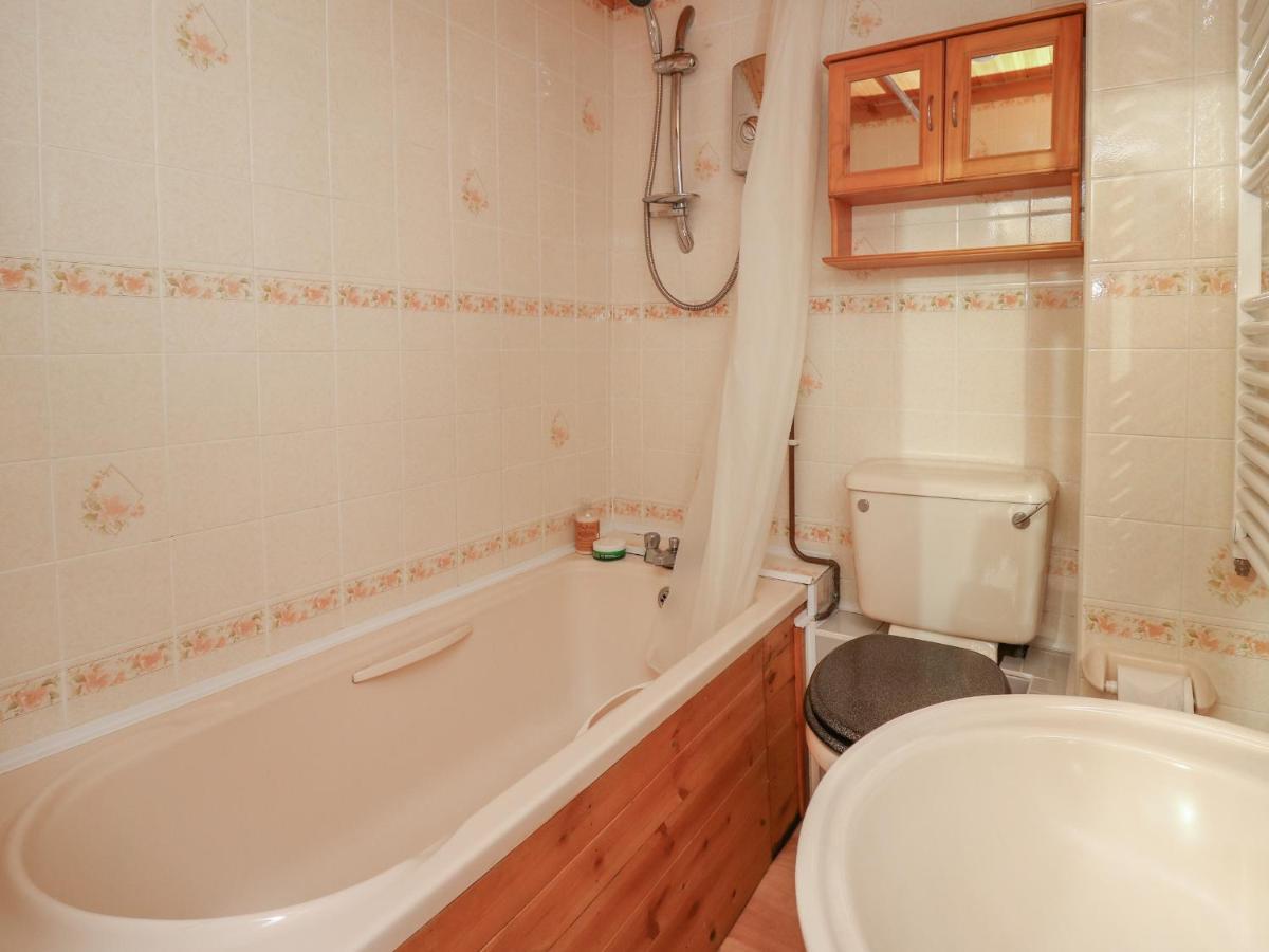 Brook Cottage Лланидлос Экстерьер фото