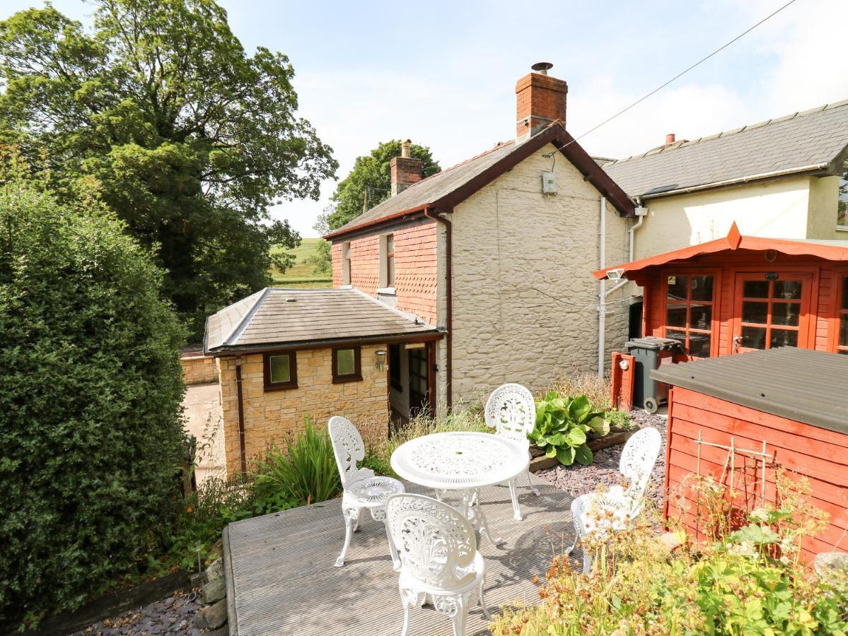 Brook Cottage Лланидлос Экстерьер фото
