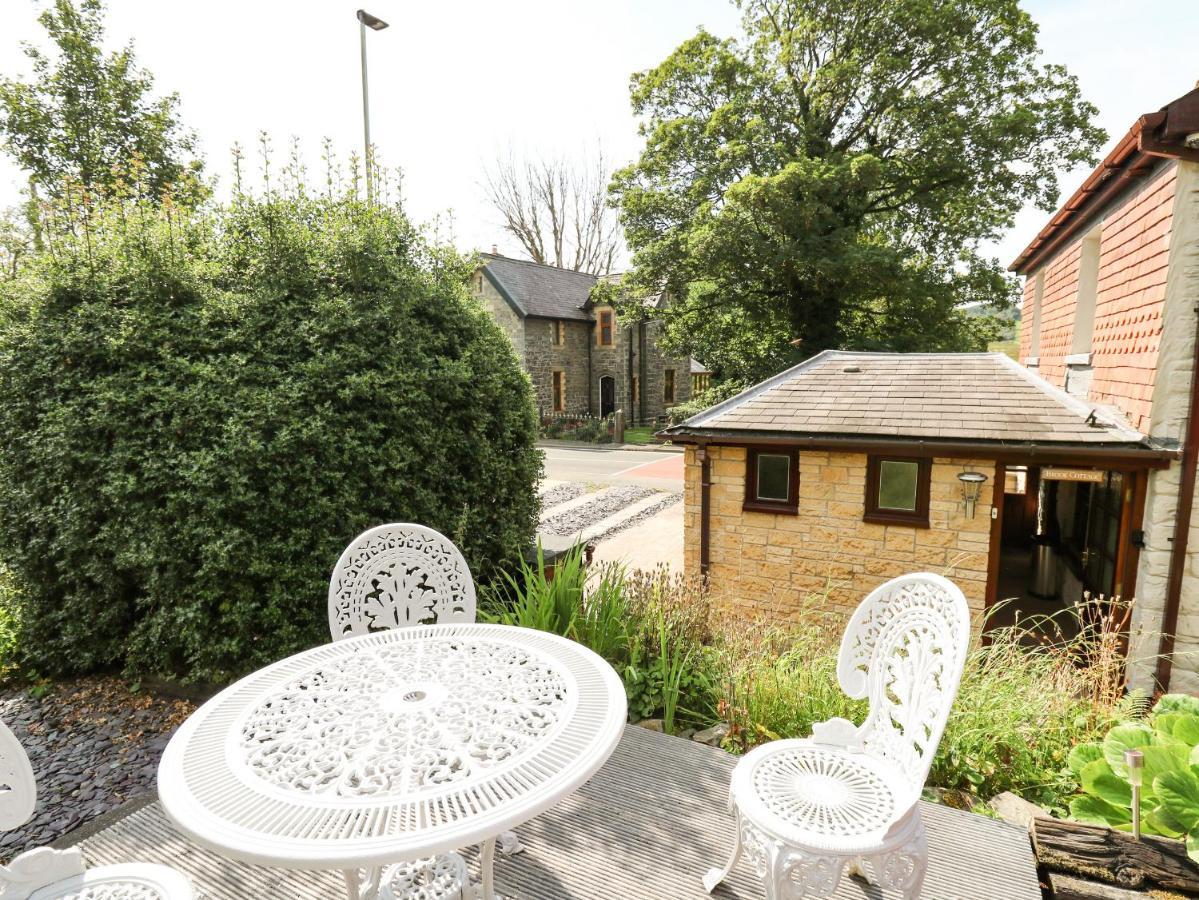 Brook Cottage Лланидлос Экстерьер фото